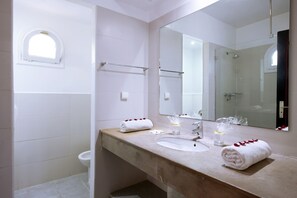 Shower, free toiletries, hair dryer, towels