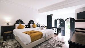 Premium bedding, minibar, desk, blackout drapes