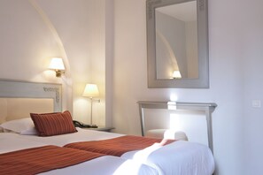 Premium bedding, minibar, in-room safe, individually decorated - Valeria Dar Atlas Resort All Inclusive (Marrakech)
