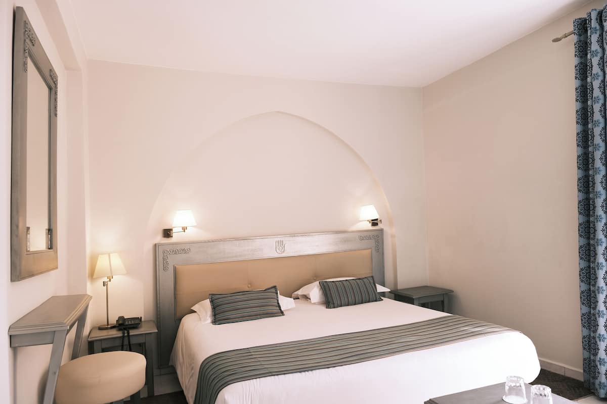 Ropa de cama de alta calidad y minibar