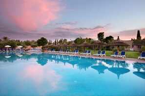 Indoor pool, 3 outdoor pools, pool umbrellas, pool loungers
