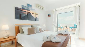Villa, 3 habitaciones, alberca privada | Baño | Tina con regadera, secadora de cabello, toallas