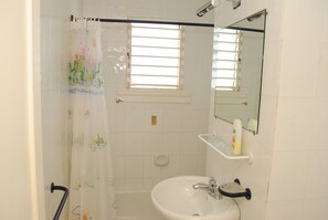 Comfort Studio, 1 Bedroom | Bathroom | Combined shower/tub - Crawfish Beach Suite (Negril)