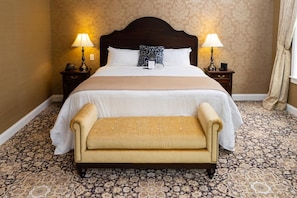 1 Schlafzimmer, hochwertige Bettwaren, Pillowtop-Betten, Schreibtisch