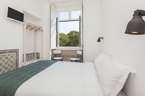 Double Room, River View | Iron/ironing board, free cots/infant beds, free WiFi, bed sheets - Lisbon Old Town Guest House (Lisbon)