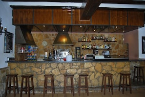 Bar (on property) - Hostal La Casa Grande (Nogueruelas)