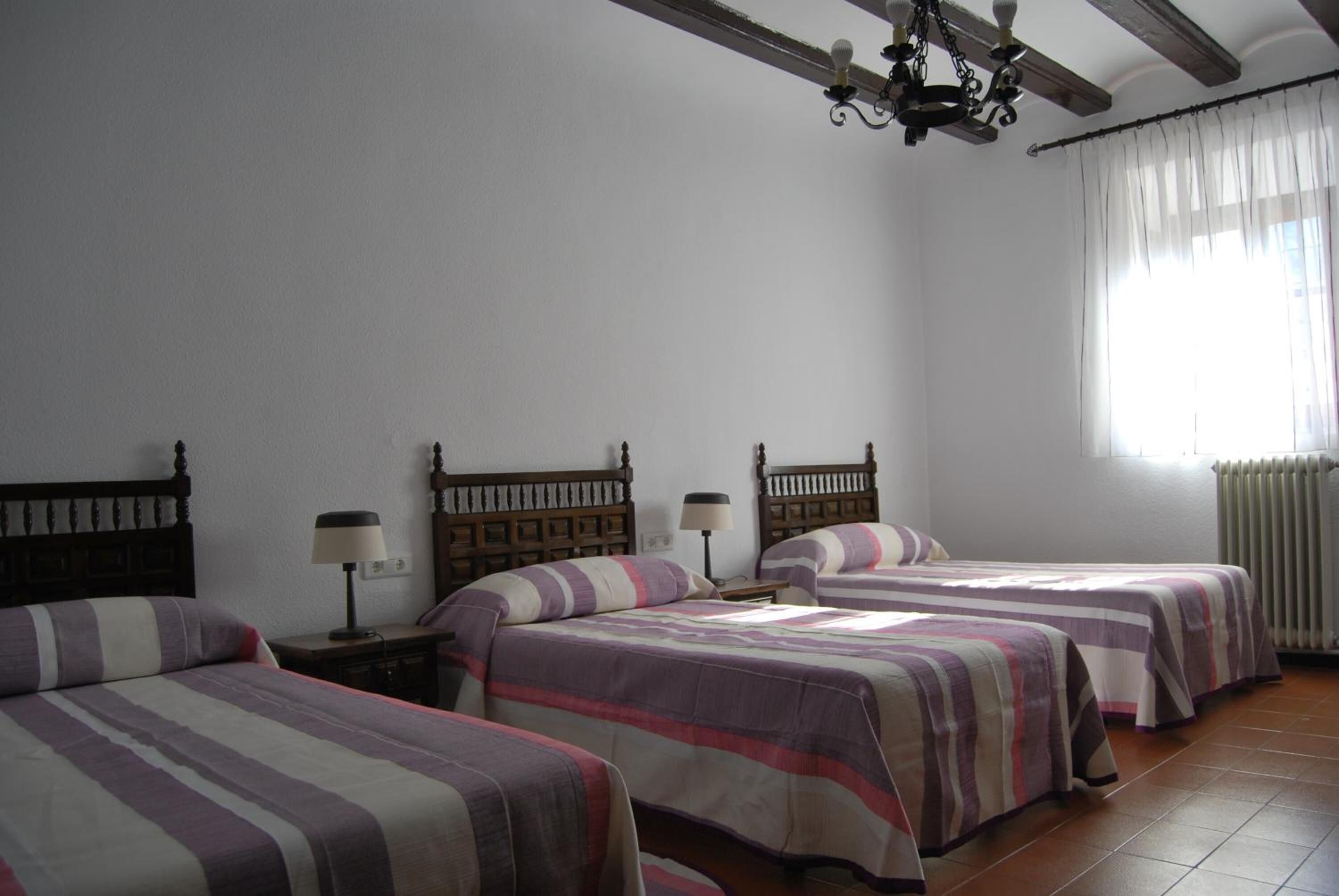 Hochwertige Bettwaren, Babybetten, kostenloses WLAN, Bettwäsche