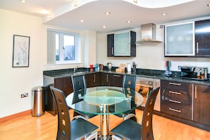 Business Apartment, 2 Bedrooms | Living area | Flat-screen TV - Apartment Wharf – Cuba Street (London)