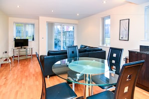 Business Apartment, 2 Bedrooms | Living area | Flat-screen TV - Apartment Wharf – Cuba Street (London)