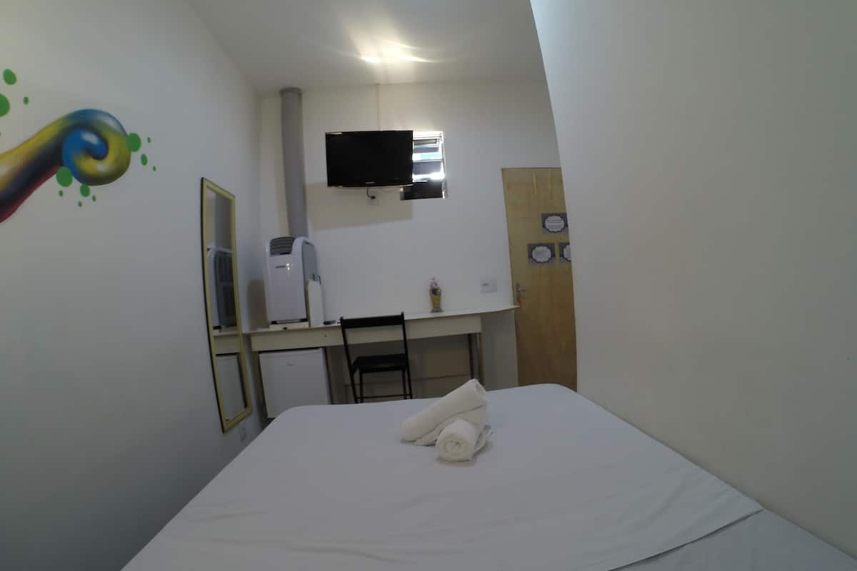 Deluxe Suite, 1 Bedroom | Premium bedding, WiFi (free), bed sheets