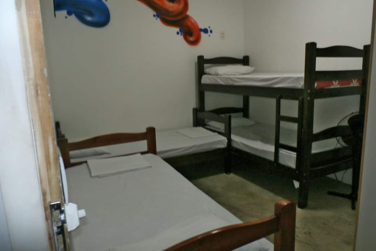 Basic Shared Dormitory, Mixed Dorm | Premium bedding, WiFi (free), bed sheets