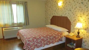 Bureau, fer et planche à repasser, accès au Wi-Fi (inclus)