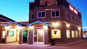 Front of property - evening/night - Queen Bee Hotel (Winnipeg)