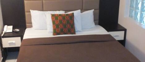 Standard Room | Meja, langsir/tirai gelap terus, Wi-fi percuma, cadar katil