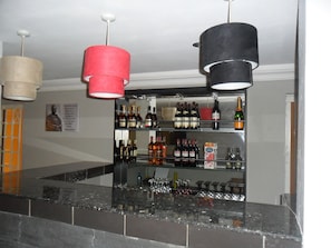 Bar (on property) - Swisscottage suites (Lagos)