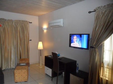 Standard Room | Living area | Flat-screen TV