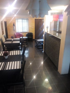 Spécialités Cuisine locale et internationale