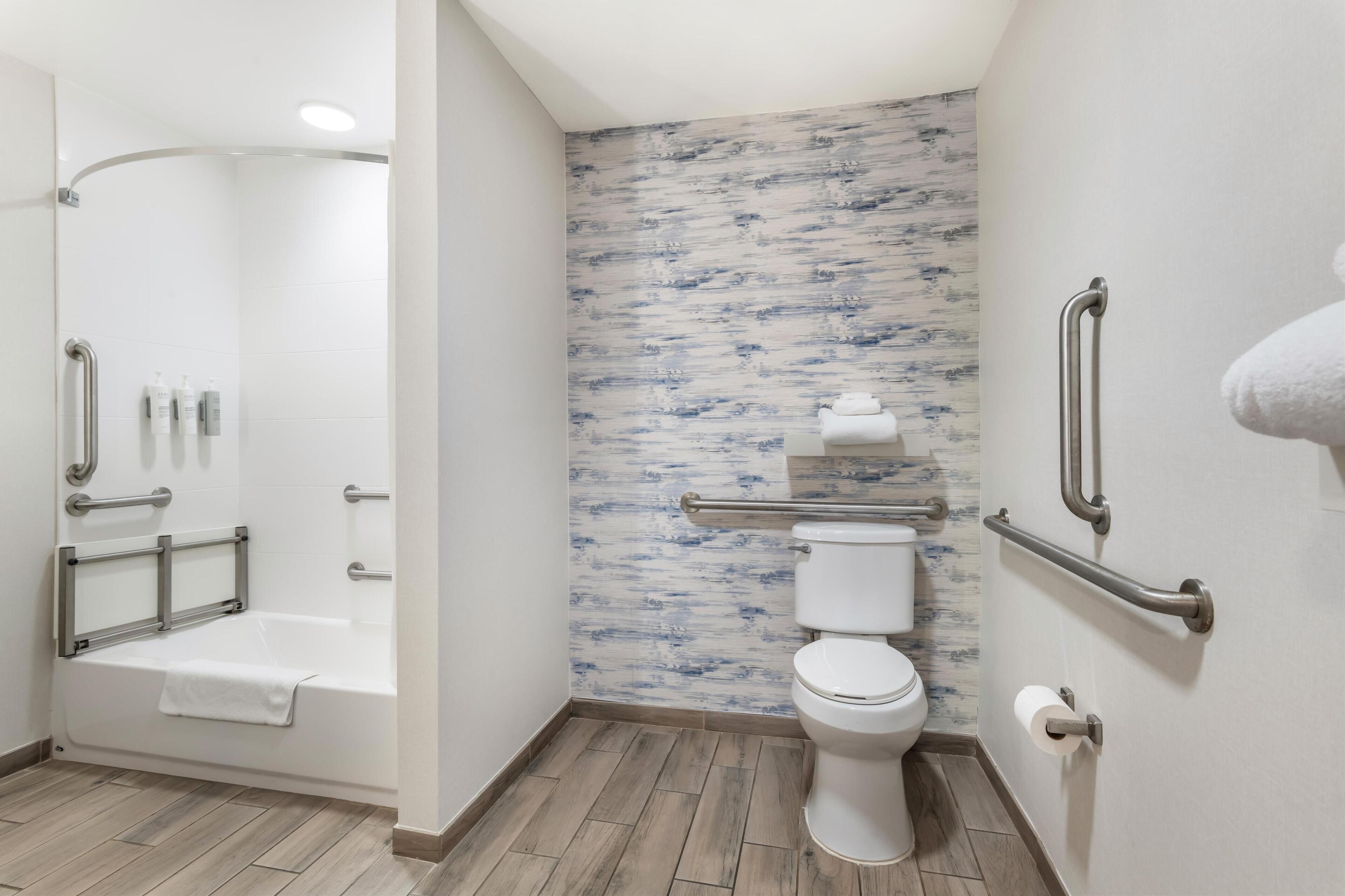 room, 1 king bed, accessible, bathtub | bathroom | free toiletries, bathrobes, towels