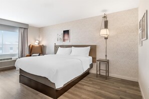 In-room safe, desk, blackout drapes, iron/ironing board - Hilton Garden Inn Montgomery - EastChase (Montgomery)