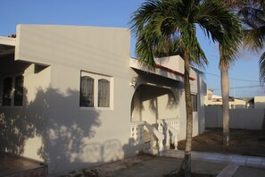 Porch - Fitz Aruba 2 Bedroom Home (Noord)