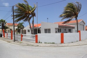 House | Exterior - Fitz Aruba 2 Bedroom Home (Noord)