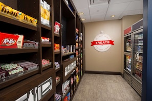 Snack bar - Hampton Inn & Suites Falls Church (Falls Church)