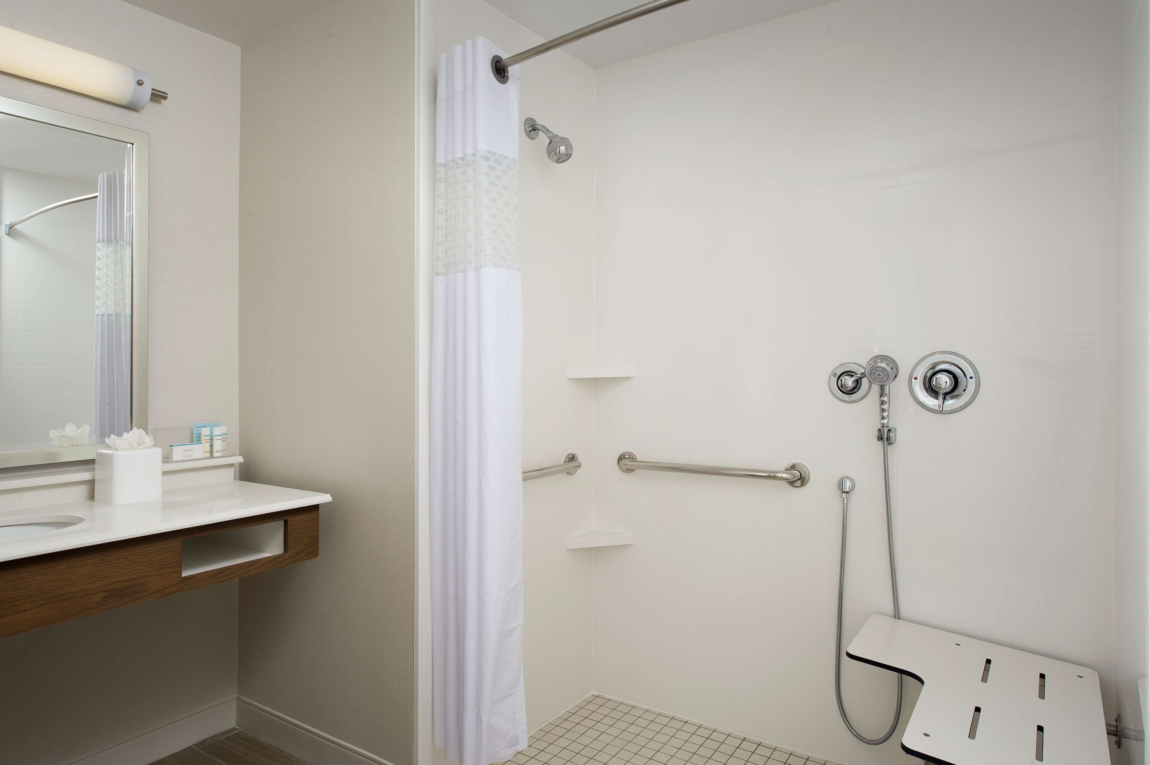 combined shower/bathtub, free toiletries, hair dryer, towels