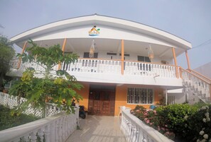 ด้านหน้าที่พัก