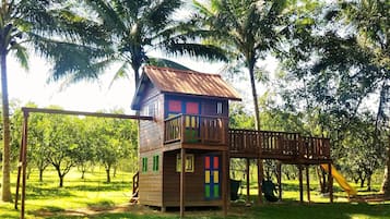 Children’s play area – outdoor