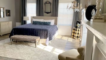 Deluxe Room, 1 King Bed | Premium bedding, individually decorated, individually furnished