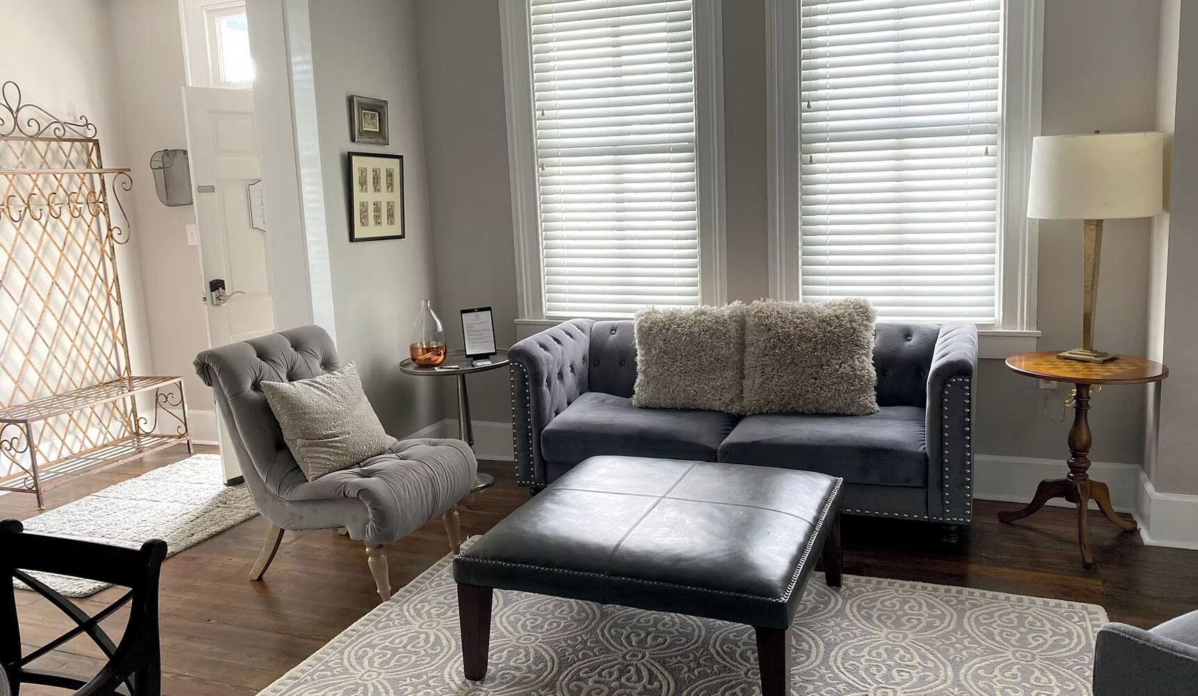 Rom, 2 queensize-senger (The Laura, Suite 7) | Oppholdsområde | TV