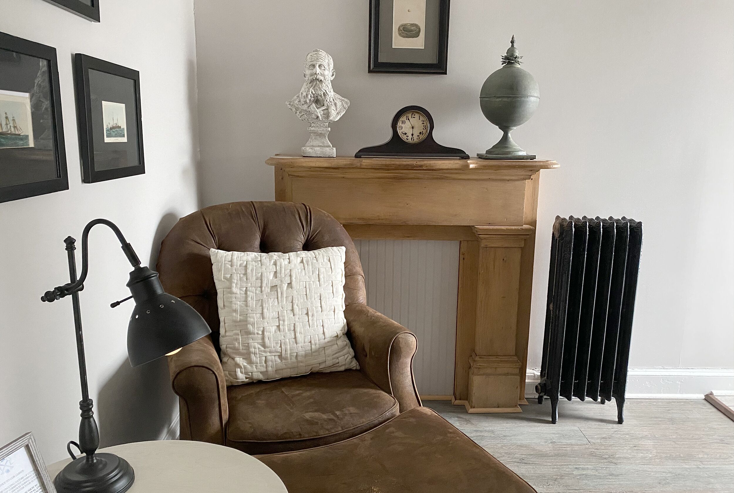 room, 1 queen bed (the oliver) | living area | tv