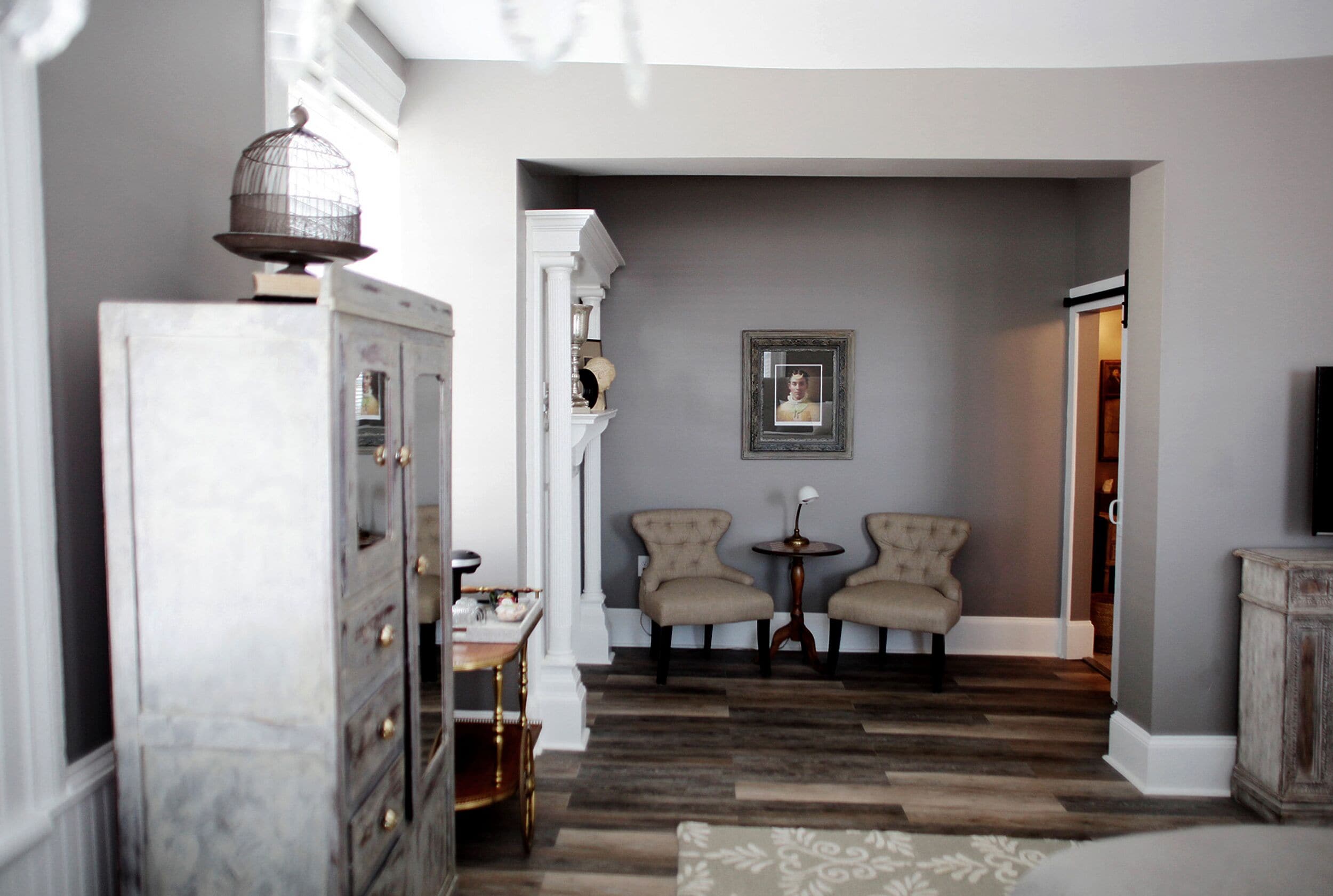 Deluxe Room, 1 King Bed | Living area | TV