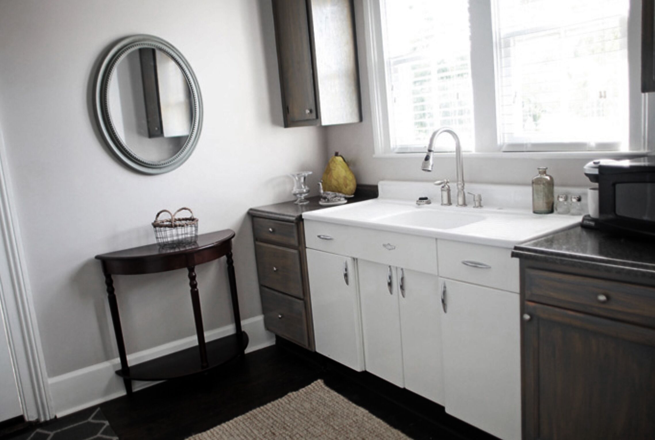 room, 1 queen bed (the tucker) | private kitchen | coffee/tea maker