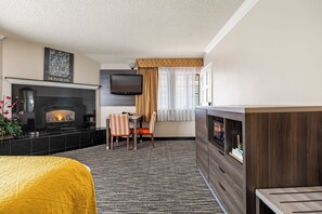Deluxe Room, 1 King Bed, Fireplace