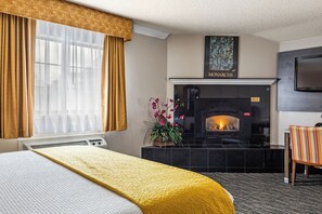 Deluxe Room, 1 King Bed, Fireplace