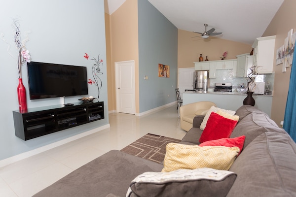 Vila Keluarga, 2 kamar tidur, akses difabel, pemandangan bukit | 2 kamar tidur, seprai katun Mesir, seprai premium, dan brankas