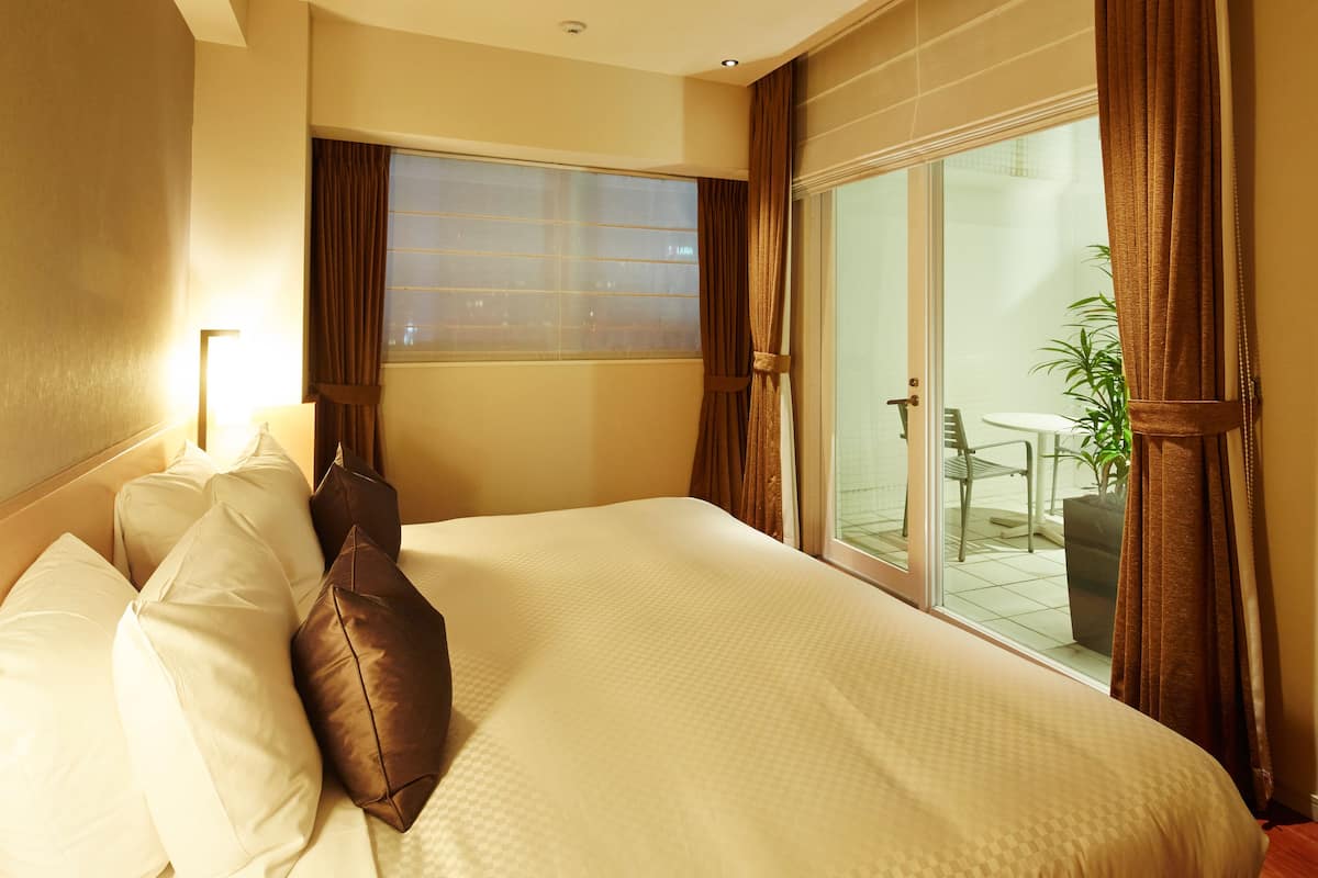 King Room with Balcony, Smoking