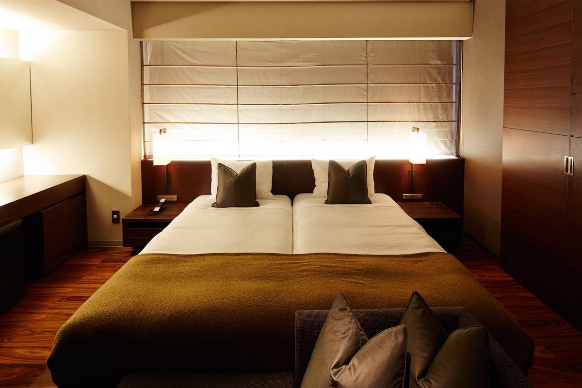 Blackout curtains, free WiFi, bed sheets