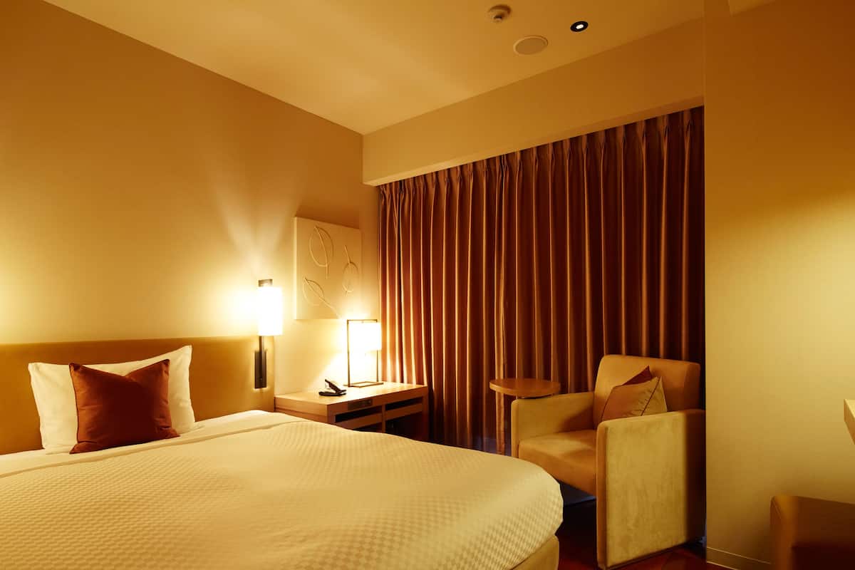 Blackout curtains, free WiFi, bed sheets
