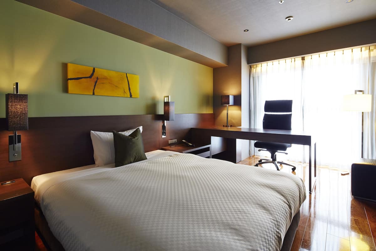 Blackout curtains, free WiFi, bed sheets