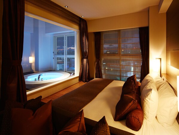 Chambre, fumeur, baignoire Ă jets (King Bed) | Rideaux dâobscurcissement, accĂšs au Wi-Fi (inclus), literie fournie