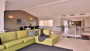 Flat-screen TV, DVD player, iPod dock