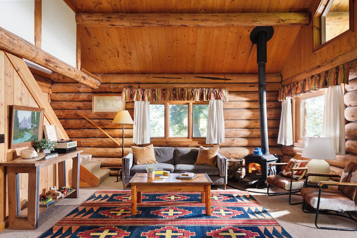 Room (Douglas Fir) | Living area | Fireplace, iPod dock, MP3 dock