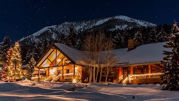 Façade de l’hébergement - soirée/nuit