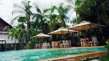 Outdoor pool, pool loungers