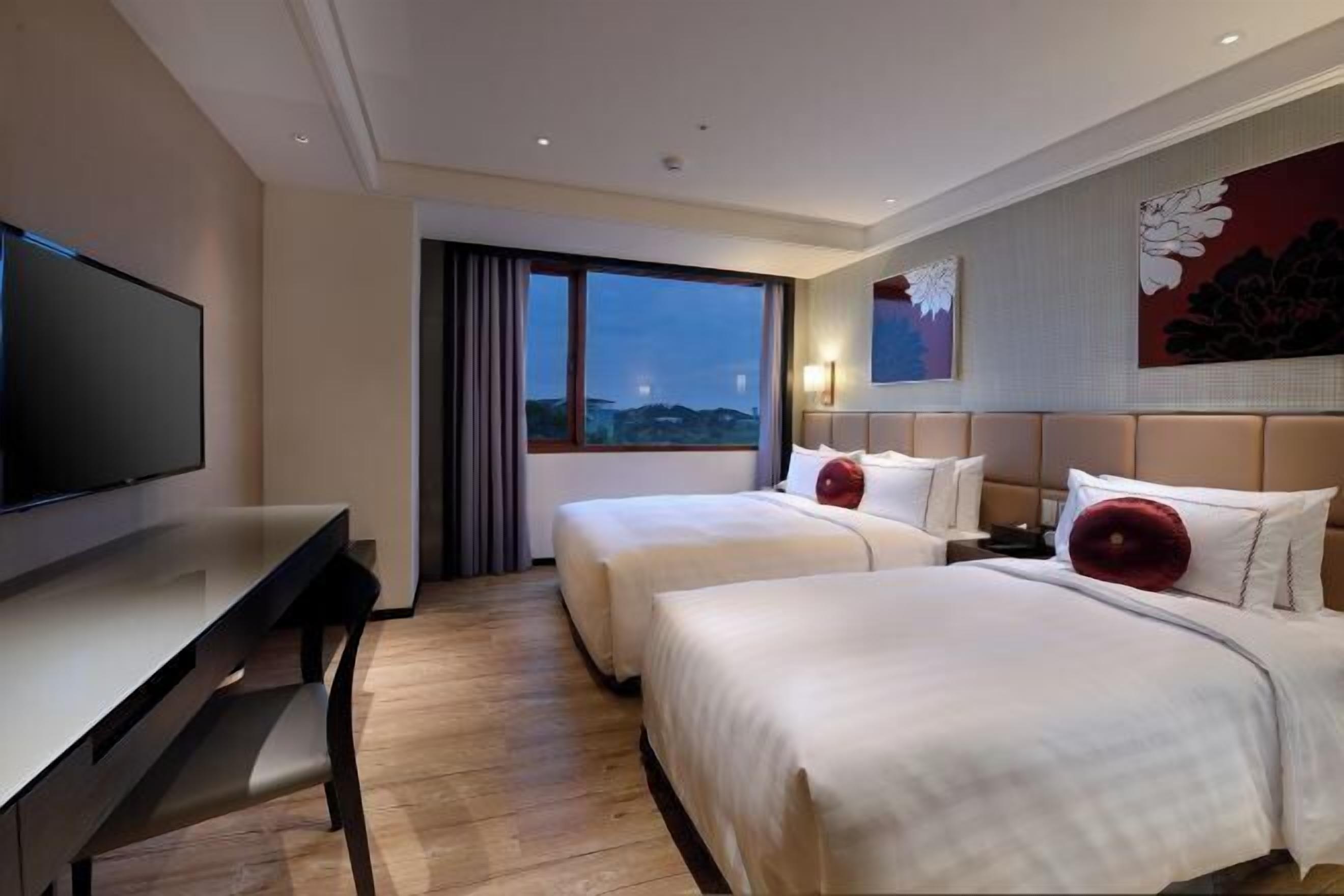 Premium bedding, in-room safe, desk, blackout curtains