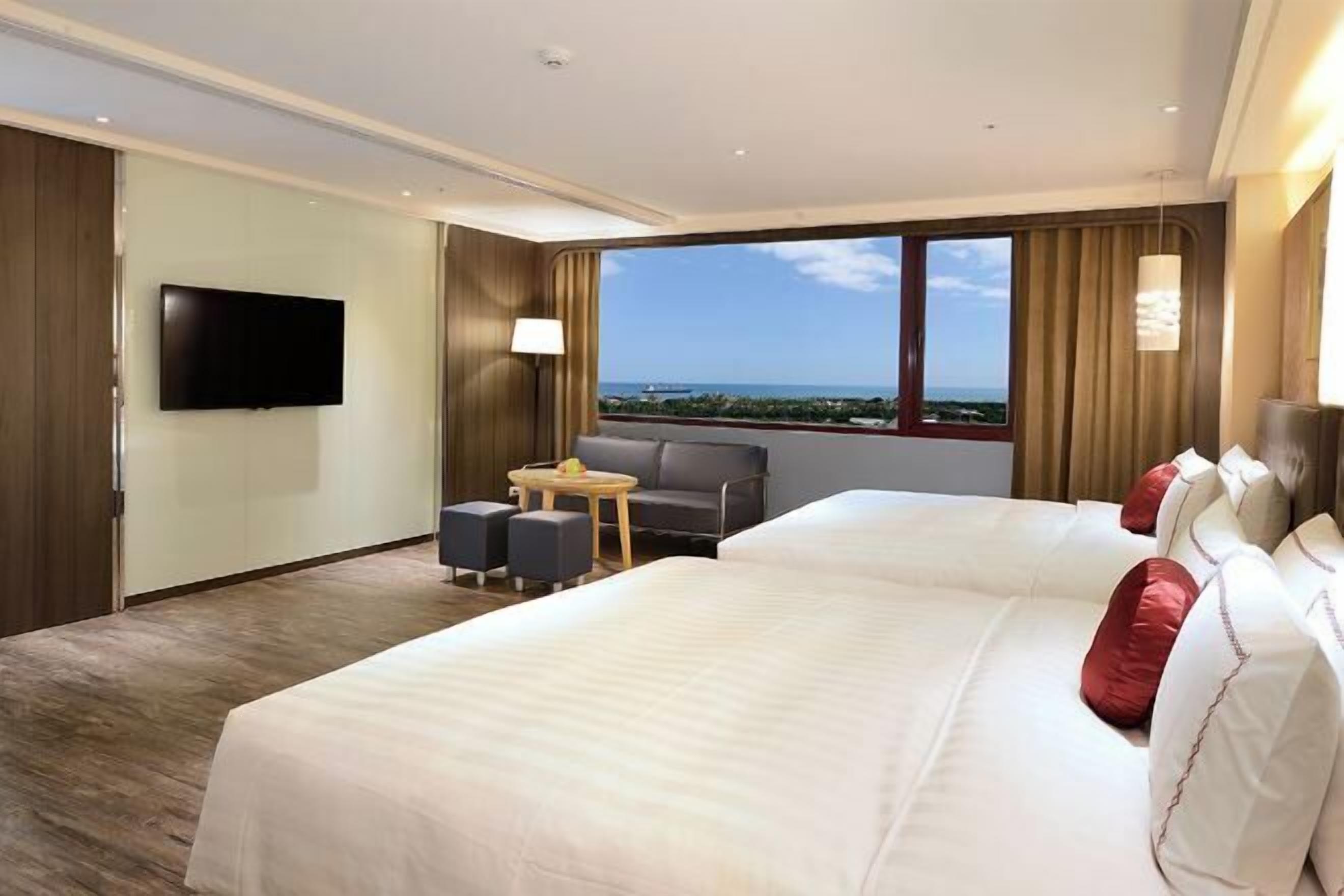 Premium bedding, in-room safe, desk, blackout curtains