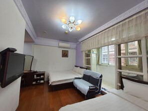 Premium bedding, memory foam beds, individually decorated - Dongshan River Left bank B&B (Wujie)