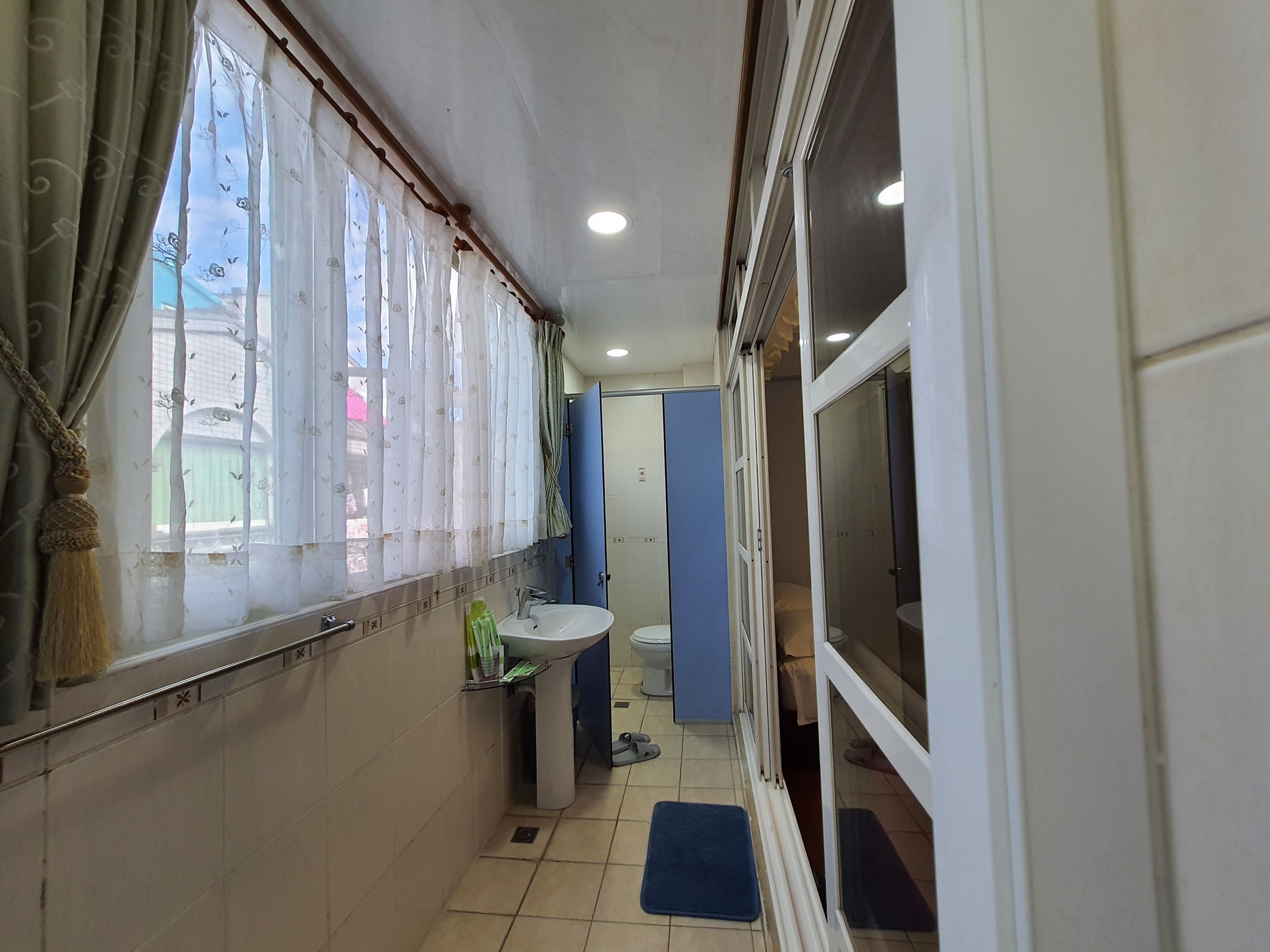 Family Quadruple Room, Multiple Beds | Bathroom
